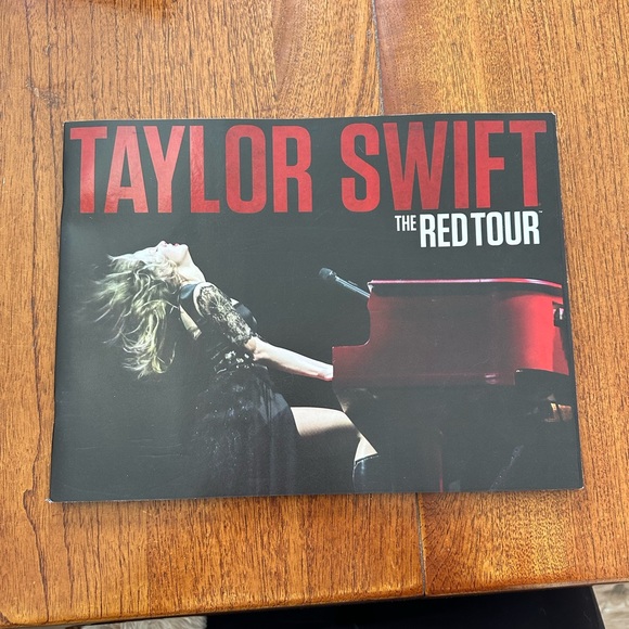 Red Tour Concert Book - Picture 1 of 6